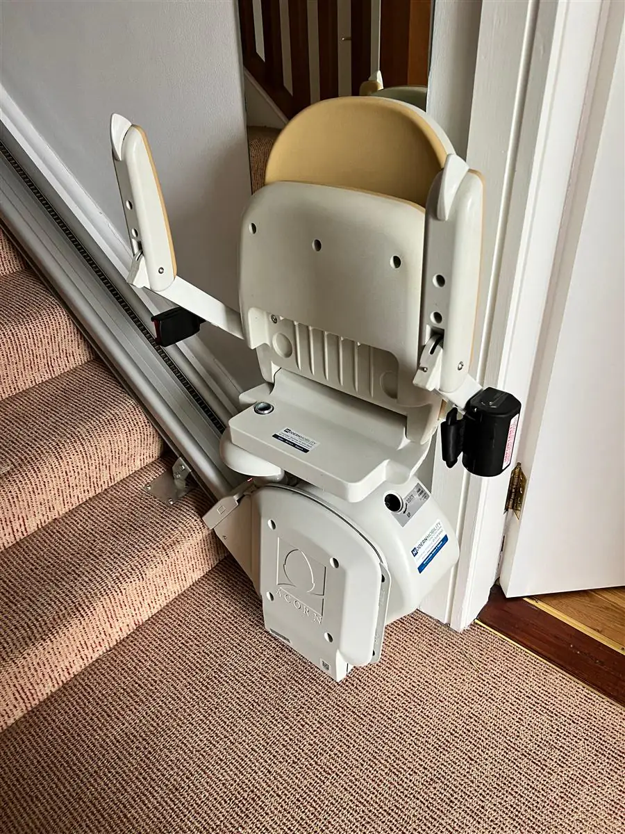 Folded stairlift leaving the lower landing clear