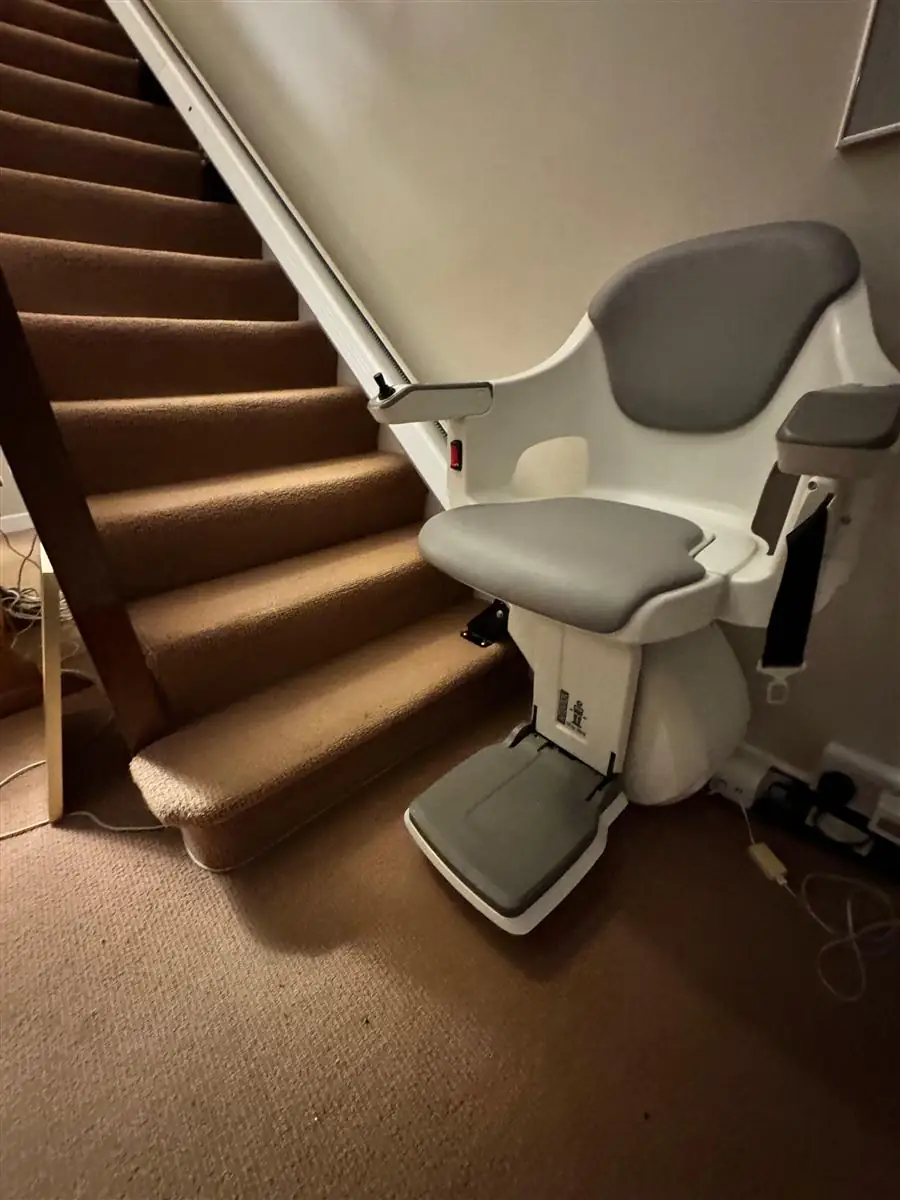 Reconditioned stairlift installed on a softly carpeted staircase